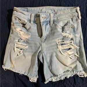 American Eagle light wash distressed jean shorts sz4